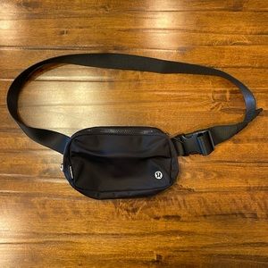 Lululemon Black Everywhere Belt Bag 1L
